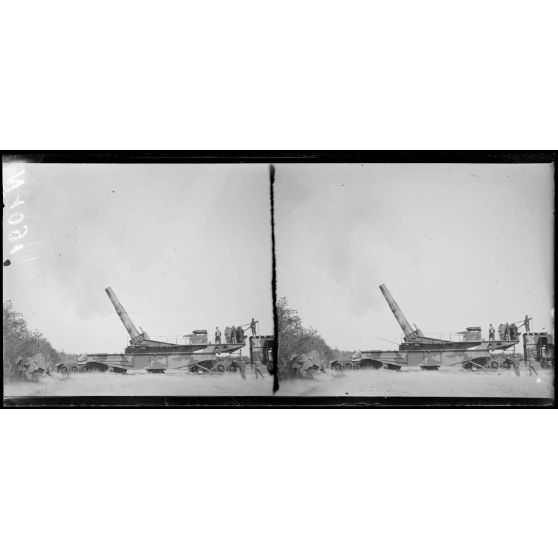 Près Mourmelon-le-Petit (Marne). Pièce de 400 tirant (avril 1917). [légende d'origine]