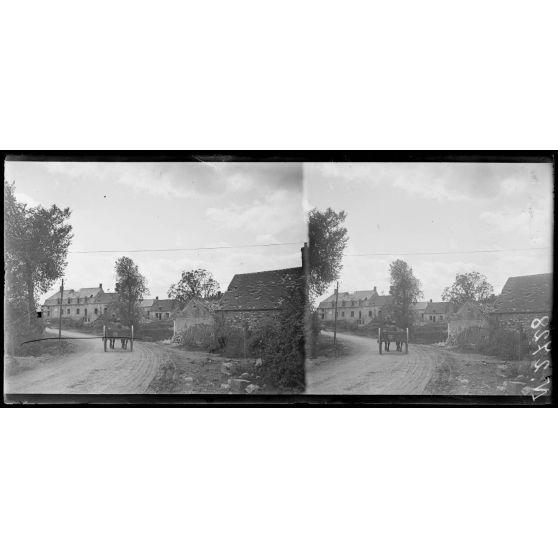 Longpont (Aisne). Voiture américaine de ravitaillement sur la route. [légende d'origine]