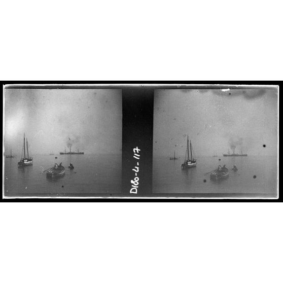 [Paquebot et voiliers].