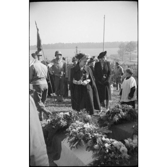 Enterrement de deux officiers français morts au champ d'honneur.