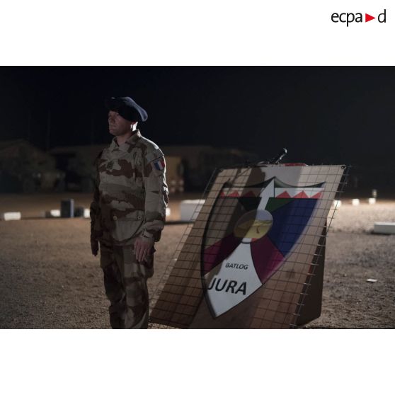 Le colonel Alain Didier préside une cérémonie à Gao, au Mali.