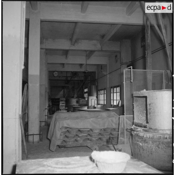 Vue intérieure de la boulangerieà Maison-Carrée.