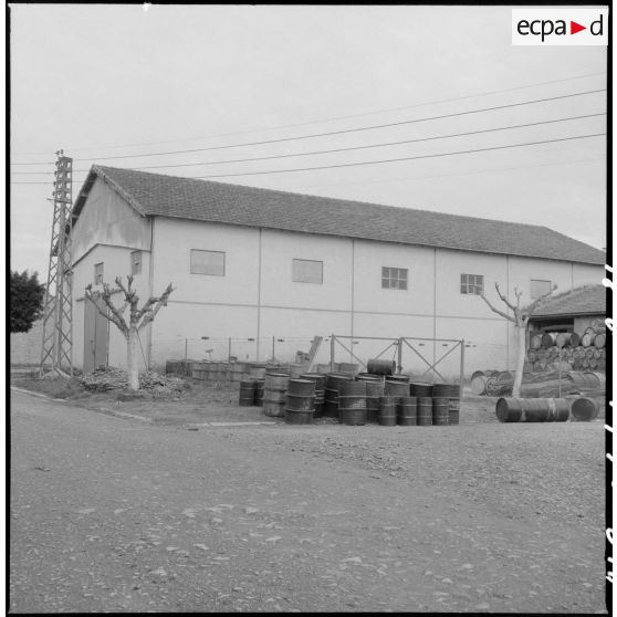 Menuiserie vue de l'extérieur au service de l'intendance de Maison-Carrée.