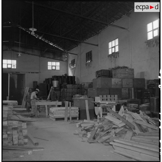 A l'intérieur de la menuiserie du service de l'intendance de Maison-Carrée.