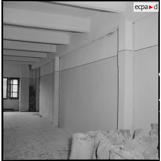 Vue intérieure des locaux du service de l'intendance à Maison-Carrée.