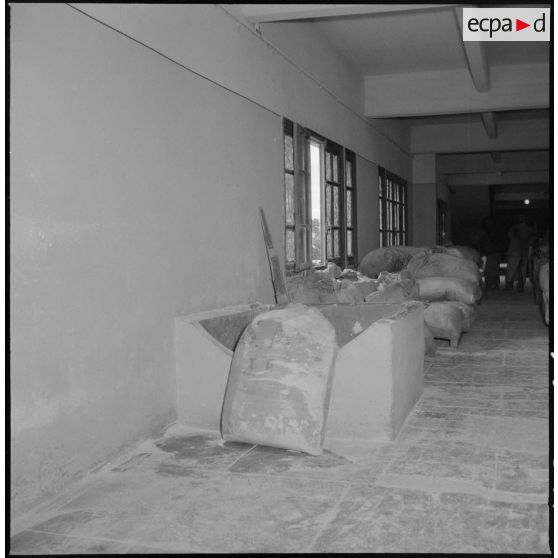 Vue intérieure des locaux du service de l'intendance à Maison-Carrée.