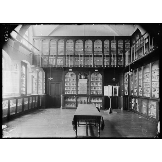 Val de Grâce. La salle Anatomoclinique. [légende d'origine].