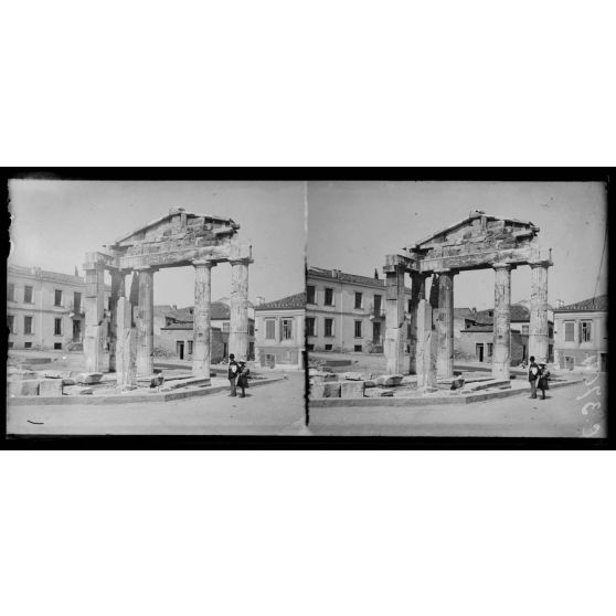 Athènes. Le temple d'Adrien. [légende d'origine]