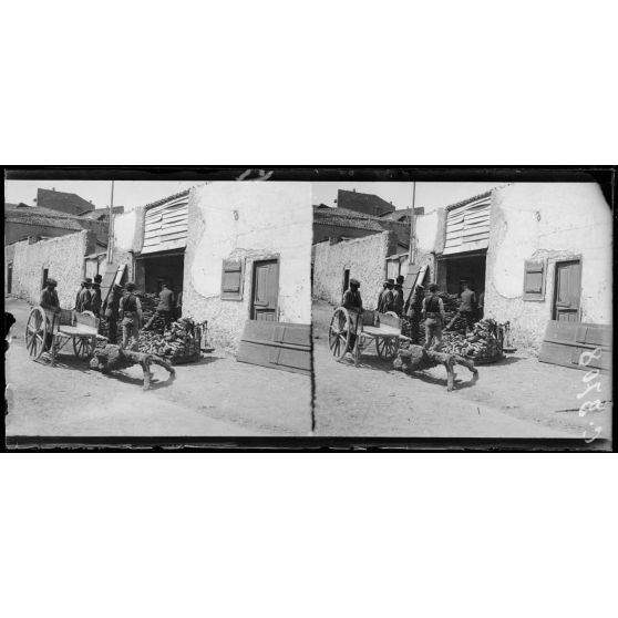 Le Pirée. Le marchand de bois. [légende d'origine]