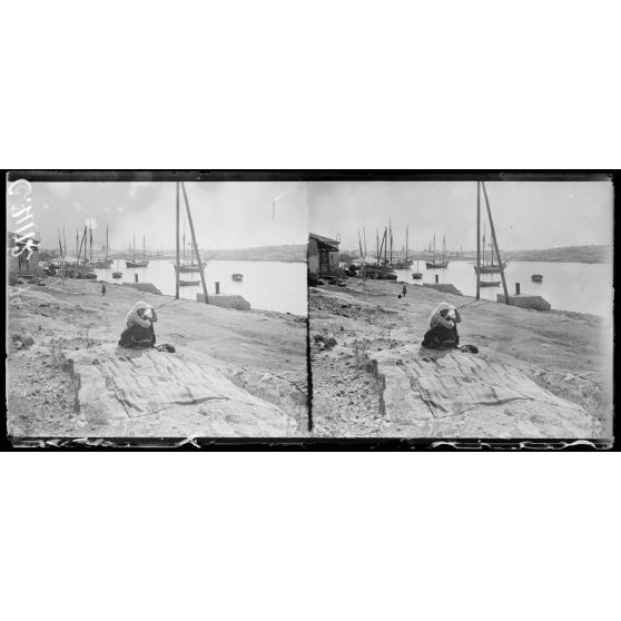 Le Pirée. Un des bassins. [légende d'origine]