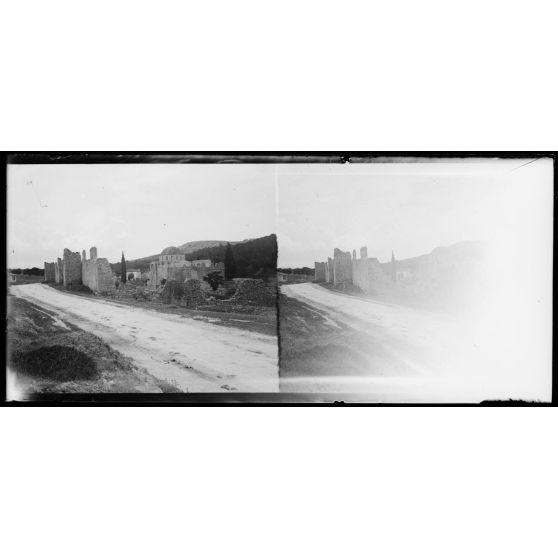 Daphni et la voie sacrée d'Eleusis. [légende d'origine]