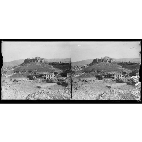 Athènes. L'Acropole, vue de la colline Hagia Marina. [légende d'origine]