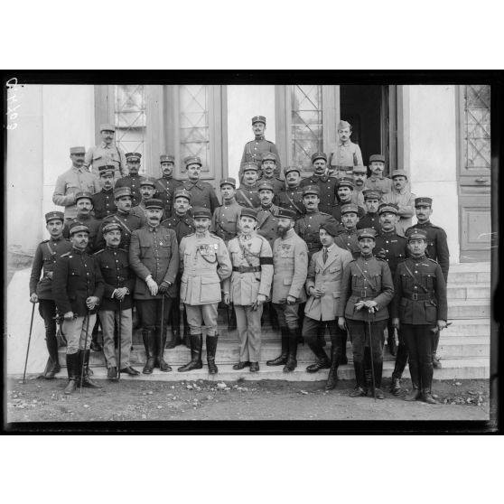 Athènes. Cours d'Etat-major d'Infanterie sous la direction du Lieutenant Colonel Vavy. [légende d'origine]