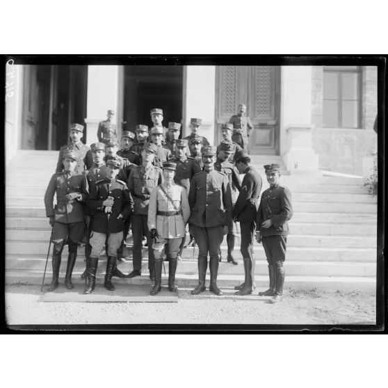 Athènes. École des Évelpides. Cours de mitrailleurs. [légende d'origine]