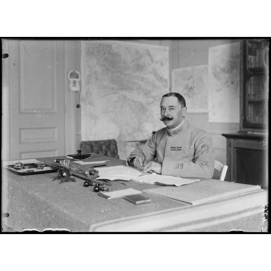 Athènes. École des Évelpides. Le colonel Bastien, chef français de l'école. [légende d'origine]