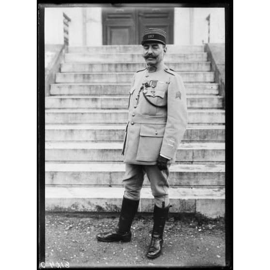 Athènes. École des Évelpides. Le Lieutenant colonel Vavy. [légende d'origine]