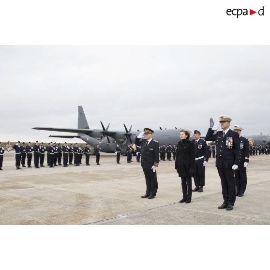 Cérémonie sur la base aérienne (BA) 123 pour l'arrivée de l'avion de transport C-130-J-30 à Orléans-Bricy.