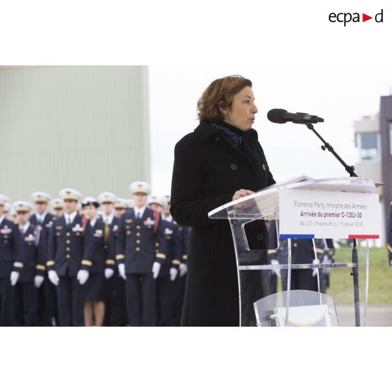 Cérémonie sur la base aérienne (BA) 123 pour l'arrivée de l'avion de transport C-130-J-30 à Orléans-Bricy.