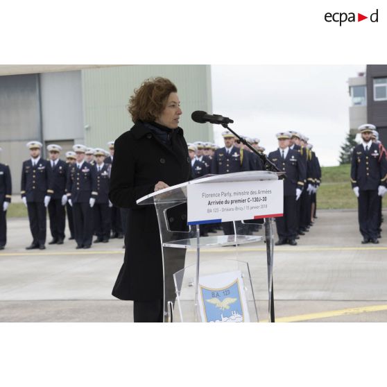 Cérémonie sur la base aérienne (BA) 123 pour l'arrivée de l'avion de transport C-130-J-30 à Orléans-Bricy.