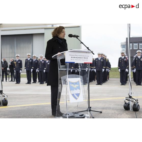 Cérémonie sur la base aérienne (BA) 123 pour l'arrivée de l'avion de transport C-130-J-30 à Orléans-Bricy.