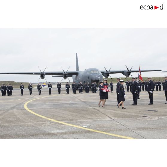 Cérémonie sur la base aérienne (BA) 123 pour l'arrivée de l'avion de transport C-130-J-30 à Orléans-Bricy.