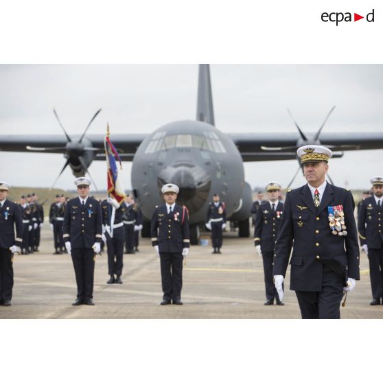 Cérémonie sur la base aérienne (BA) 123 pour l'arrivée de l'avion de transport C-130-J-30 à Orléans-Bricy.