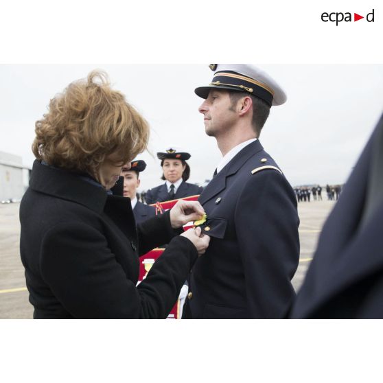 Cérémonie sur la base aérienne (BA) 123 pour l'arrivée de l'avion de transport C-130-J-30 à Orléans-Bricy.