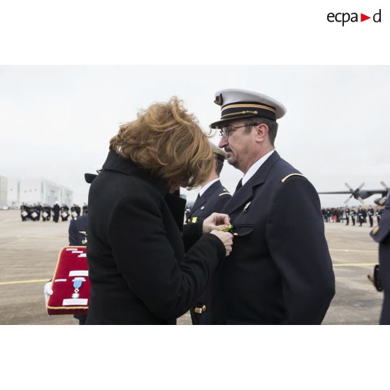 Cérémonie sur la base aérienne (BA) 123 pour l'arrivée de l'avion de transport C-130-J-30 à Orléans-Bricy.