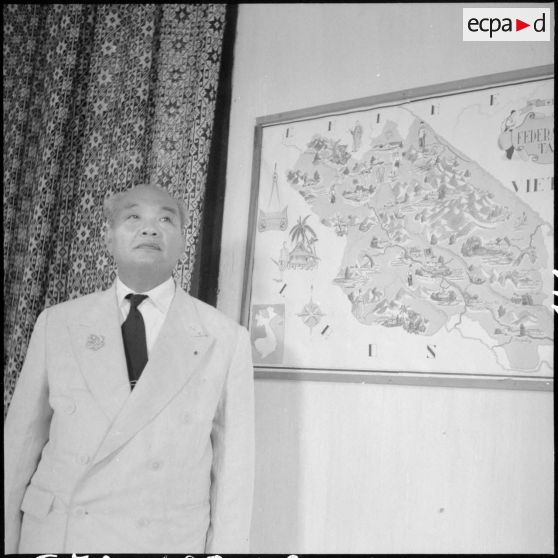 Portrait de Son Excellence Deo Van Long, seigneur du pays Thaï et président de la Fédération Thaï.