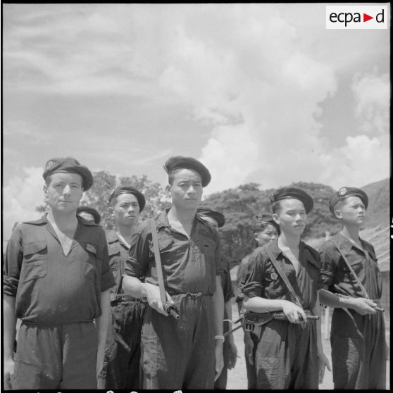 La section parachutiste Thaï de Lai Chau. [légnde d'origine]