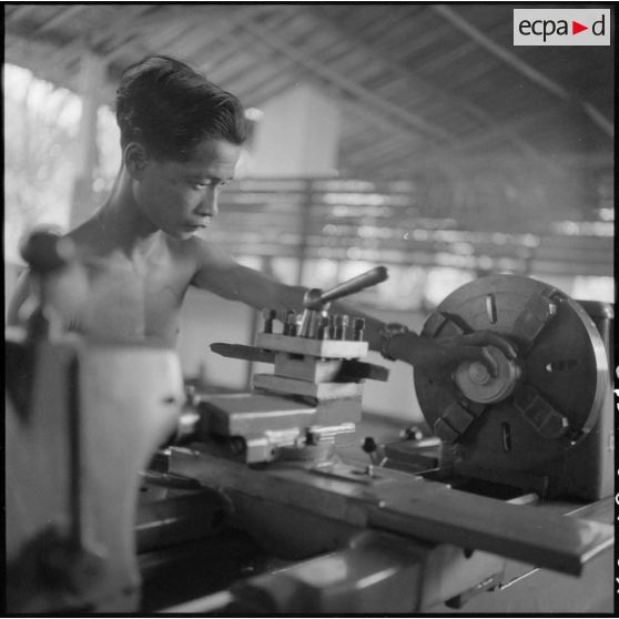 Atelier de mécanique à l'école d'apprentissage de Lai Chau