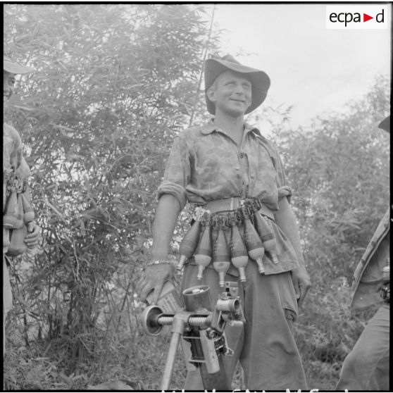 Un légionnaire parachutiste du 2e BEP, tireur au mortier de 81 mm.