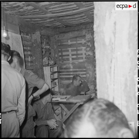 Briefing au PC souterrain de  Na San.