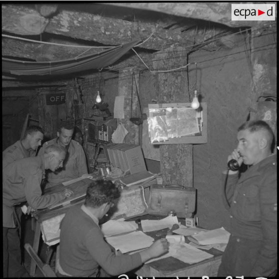 Le PC d'artillerie de Na San où sont reçues les demandes de tirs des points d'appui.