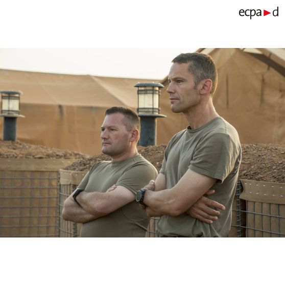 Des éléments de l'état-major se coordonnent pour la consolidation des infrastructures du camp de Gao, au Mali.