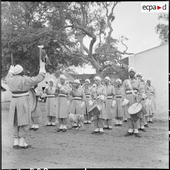 La fanfare du 8e RSA (régiment de spahis algériens) lors de la fête de l'Aïd el-Kébir.