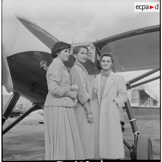 Baptême d’avion à l’Association Aéronautique Algérienne. [Description en cours]