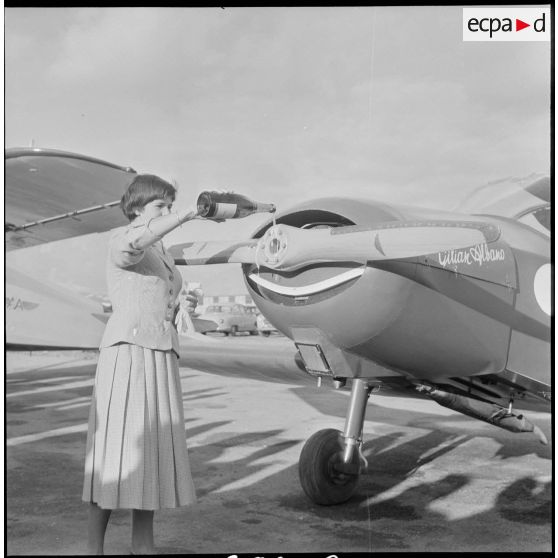 Baptême d’avion à l’Association Aéronautique Algérienne. [Description en cours]