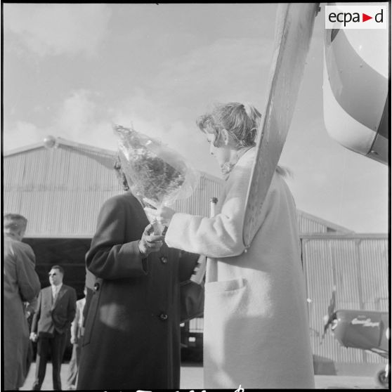 Baptême d’avion à l’Association Aéronautique Algérienne. [Description en cours]