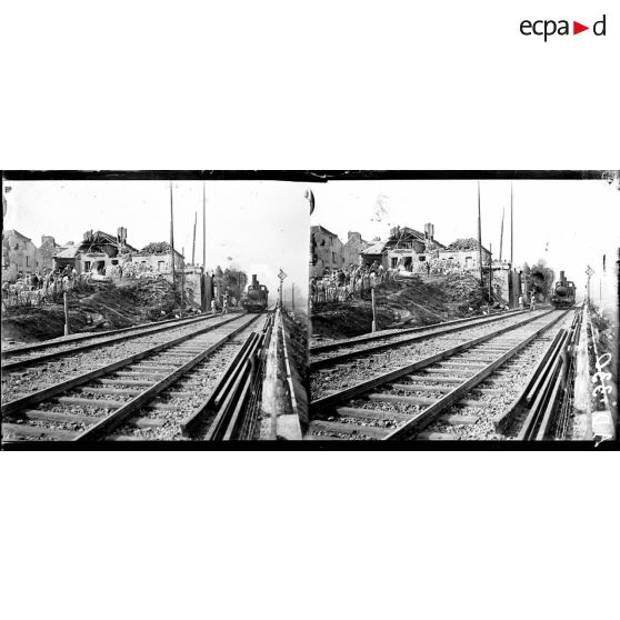 Dormans. La voie ferrée d'Epernay à Château Thierry au pont sur la Marne. [légende d'origine]