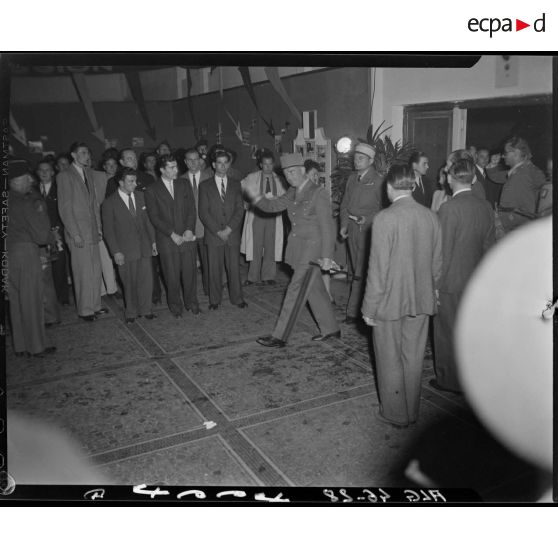 Le gouverneur général Jean Breuillac à son arrivée à une réception organisée au profit de l'association Rhin et Danube.