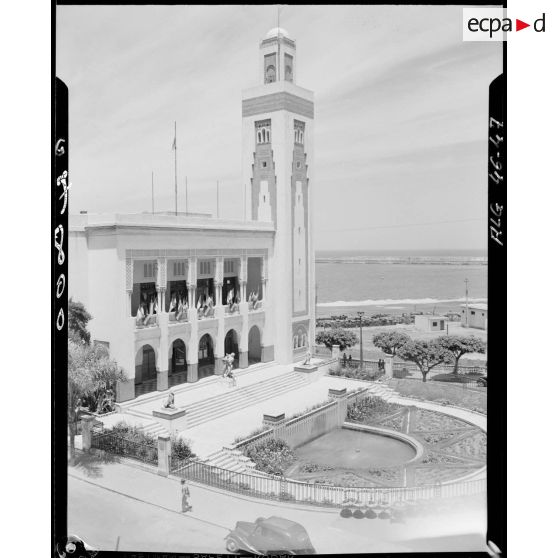 Vue extérieure de l'hôtel de ville de Philippeville.