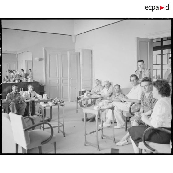 Baptême de promotion, à Alger, du centre national de vol à voile du Djebel Diss.