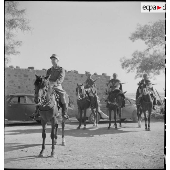 Fin de manoeuvre en présence d'autorités civiles et militaires dans les Aurès.
