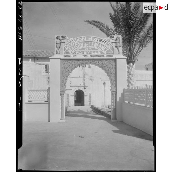 Entrée de la maison de l'enfance de Raisville.