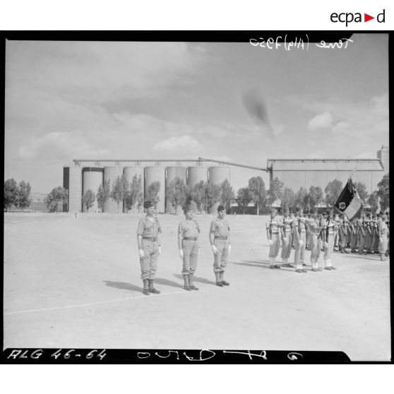 Prise d'armes lors d'une cérémonie militaire.