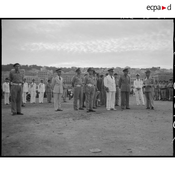 Le général de corps d'armée Henry Martin prononce un discours à l'occasion de la cérémonie du départ d'Afrique française du nord (AFN) des derniers éléments de l'armée britannique.