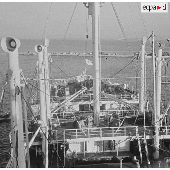 Plan en plongée de la proue de l'Atlas.