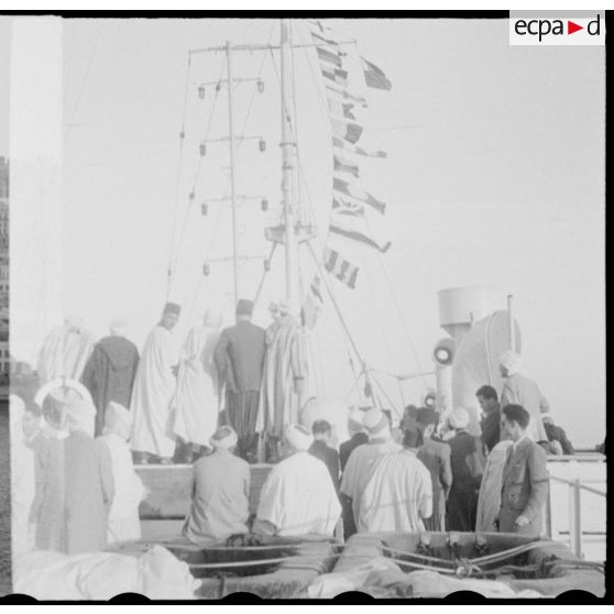 Départ des pèlerins musulmans pour la Mecque à bord de l'Atlas.