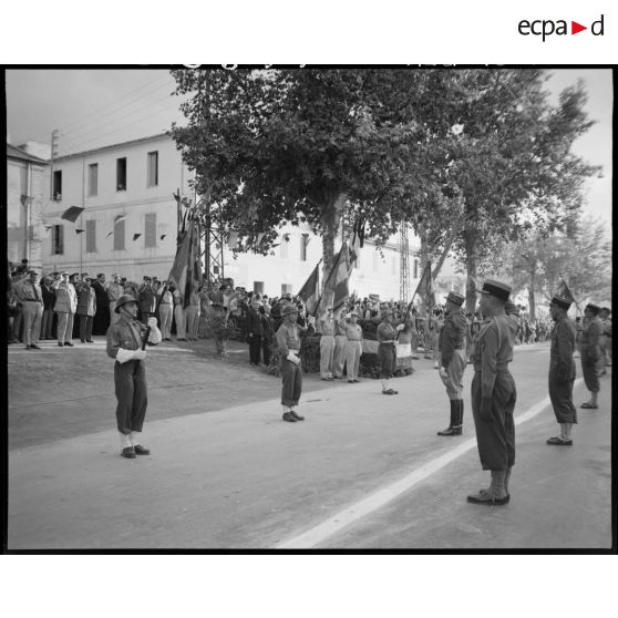 Prise d'armes à Blida.